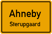 Dorfstraße in AhnebySterupgaard