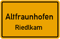 Bergstraße in AltfraunhofenRiedlkam