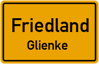 Glienker Dorfstraße in FriedlandGlienke