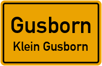 Am Denkmal in GusbornKlein Gusborn