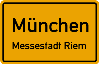 Am Messefreigelände in MünchenMessestadt Riem