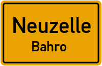 Dorfstraße in NeuzelleBahro