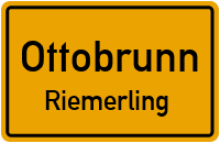 Bahnhofsplatz in OttobrunnRiemerling