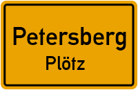 Alter Dorfplatz in PetersbergPlötz