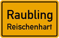 Kirchplatz in RaublingReischenhart